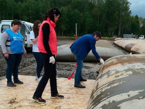 В Людинове вскрыли первую геотубу, наполненную в ходе очистки дна озера Ломпадь