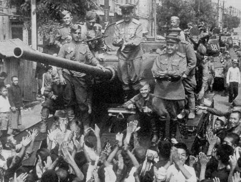 Этот день в истории: ясли для беспризорных, коронация Николая I и окончание Второй мировой войны