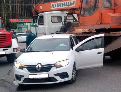 В Калуге водитель сбил ребенка на тротуаре