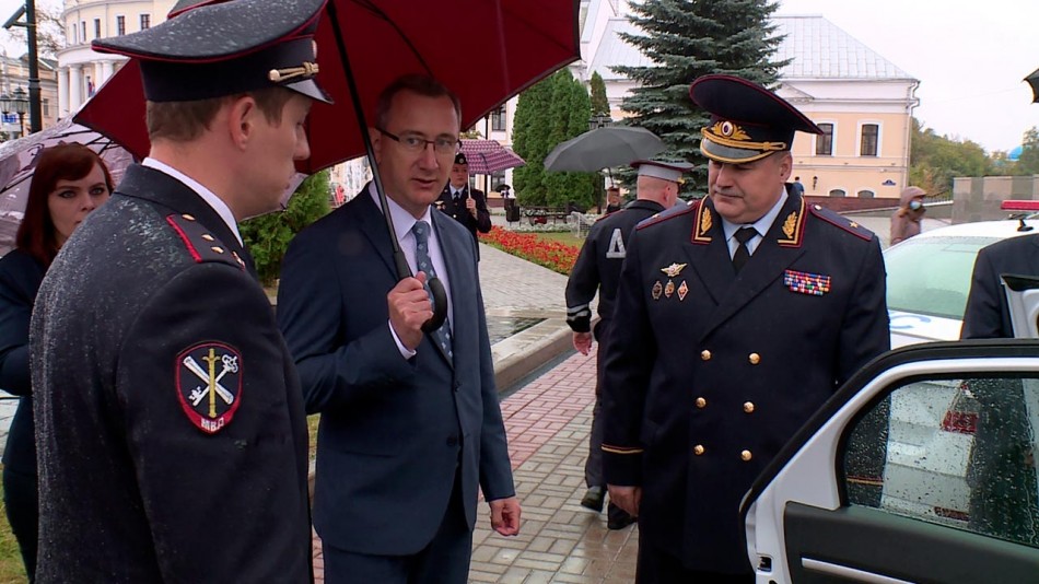 Машины-полиции3-0908.jpg