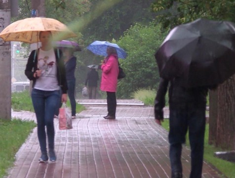 Калужанам рекомендуют не откладывать зонтики