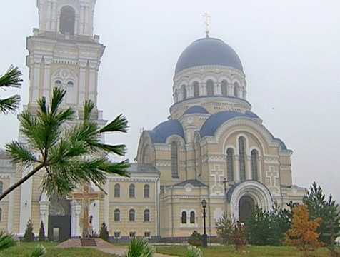 В Успенской Тихоновой пустыни обучают жестовому языку