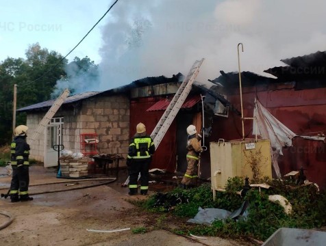 На улице Ромодановские дворики сгорел магазин
