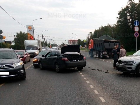 В Жуковском районе столкнулись четыре машины