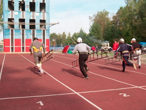 Чемпионат области по пожарно-спасательному спорту стартовал в Анненках