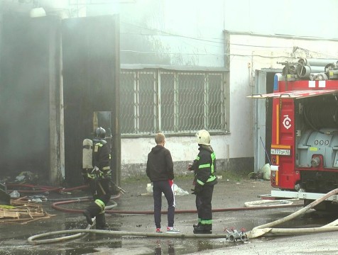 В Обнинске загорелась оптовая база