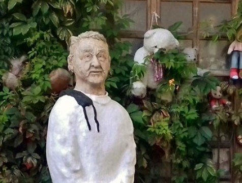 Памятник врачам, борющимся с COVID-19, появился в Калуге