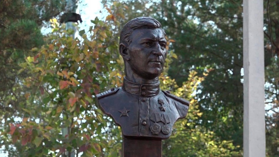 бюст-угаров1001.jpg
