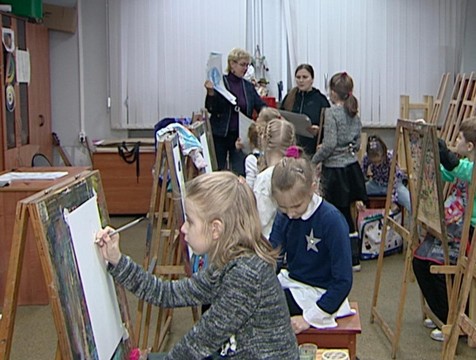 Учеников калужской художественной школы отправили на досрочные каникулы