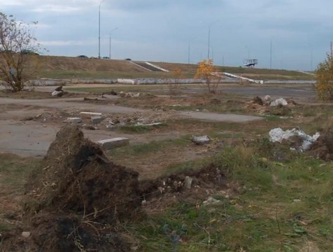 Городские чиновники объяснили снос спортплощадки в сквере Волкова