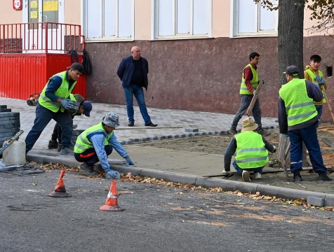 Губернатор потребовал поторопиться с ремонтом на улице Салтыкова-Щедрина