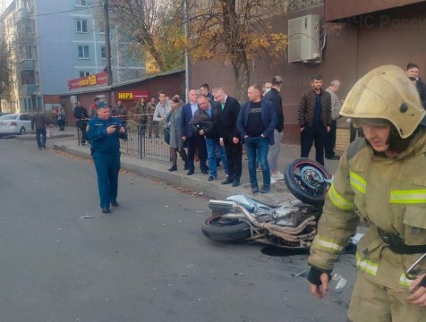 Автомобиль и мотоцикл столкнулись в центре Калуги