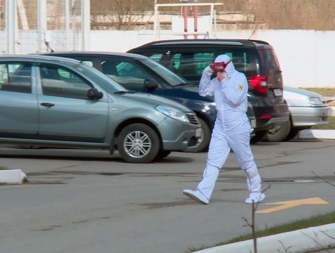 Калужские педиатры снова начнут приходить на вызов в противочумных костюмах
