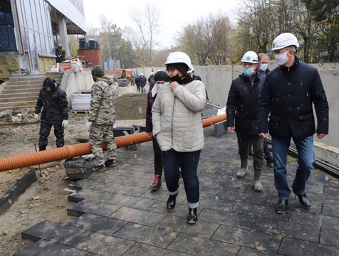 Губернатор потребовал увеличить количество рабочих на стройплощадке Дворца спорта
