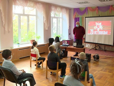 Воспитанников центра «Мечта» познакомили с историей страны