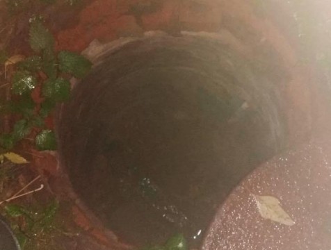 10-летний ребенок несколько часов провел в канализационном колодце