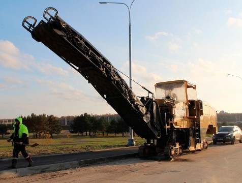 На набережной Яченского водохранилища начался ремонт дороги