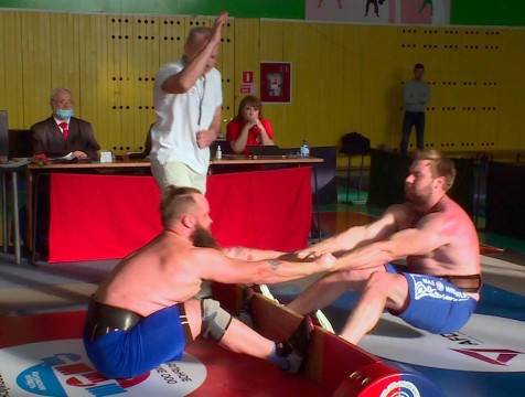 Чемпионат ЦФО по мас-реслингу стартовал в Калуге