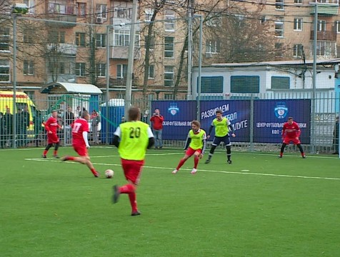 Легенды московского «Спартака» победили на новом футбольном поле в Калуге