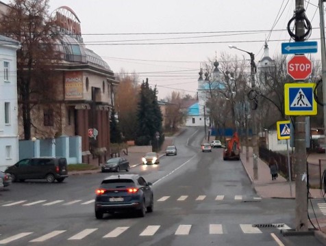 На аварийном перекрестке Марата-Достоевского поменяли дорожные знаки