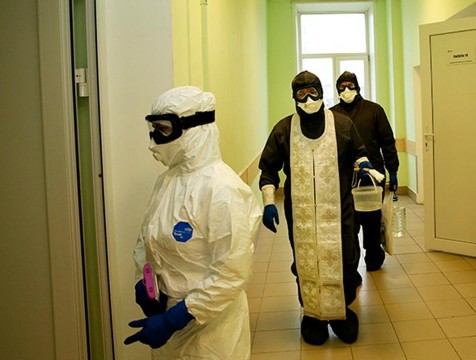 Священники провели молебен в COVID-центре БСМП