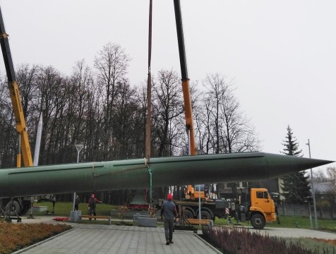 Баллистическую ракету Р-12 установили на территории музея истории космонавтики