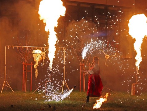 Бои на мечах и файер-шоу: в Калуге завершился «УграFest»