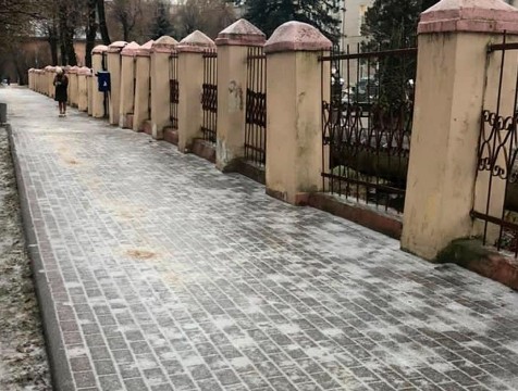 Прокуроры нашли нарушения противогололедной обработки тротуаров