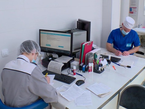 Депутаты приняли законопроект ФОМС о тестировании на COVID-19