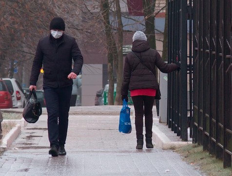Спасатели снова предупреждают калужан о гололёде и сильном ветре
