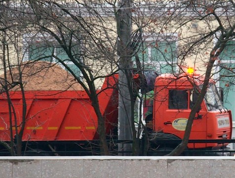 76 единиц техники выведено на улицы Калуги для борьбы со льдом