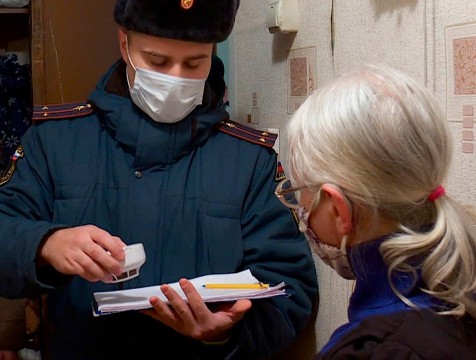 Более 400 семей региона обеспечат пожарными извещателями