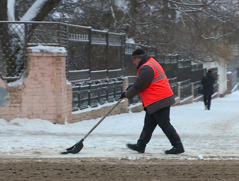 Калужские коммунальщики наращивают силы для уборки снега