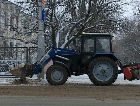 Уборка снега в Калуге продолжается круглые сутки