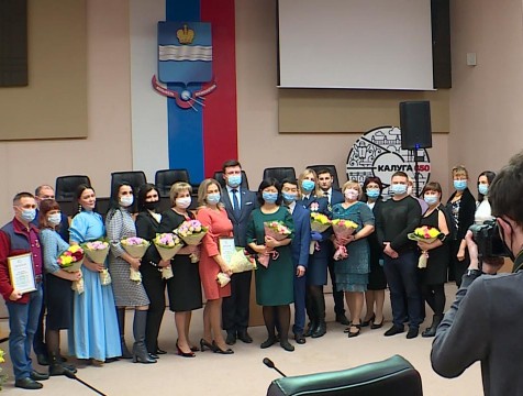 Накануне дня матери в Калуге чествовали многодетные пары