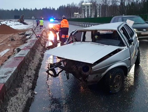Полицейские ищут водителя попавшей в ДТП иномарки