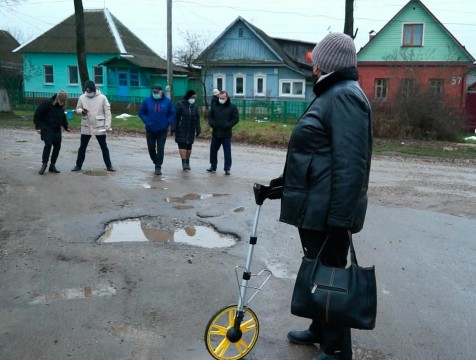 Людиновские депутаты начали проверку состояния дорог и дворов
