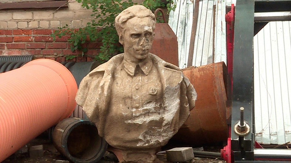 Бюст-Островского0801.jpg