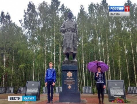 Памятник красноармейцу открыли на мемориале «Гнездиловская высота»