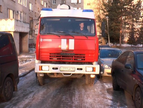 Спасатели проверили доступность обнинских дворов для проезда пожарных машин