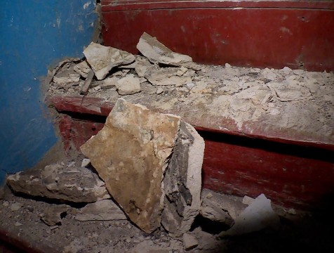Потолок обрушился в многоквартирном доме Калуги