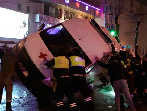 Появились кадры с места аварии скорой помощи в Калуге