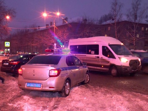 В Обнинске пассажирский микроавтобус попал в ДТП
