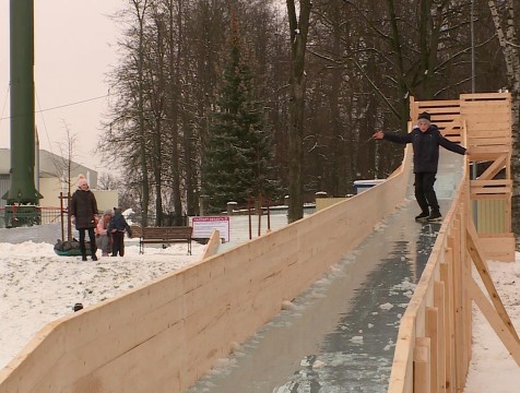 30-метровую горку смонтировали в Калуге