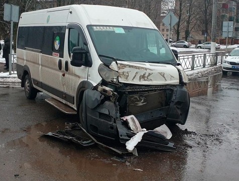 Маршрутка столкнулась с грузовиком в Обнинске