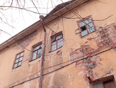 Из 135 квартир для жителей аварийных домов город приобрел почти половину