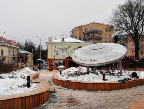 В сквере Чижевского установили летающую тарелку