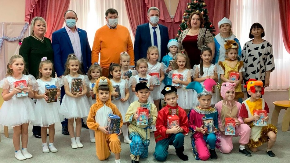 Депутаты-в-детском-саду_1223.jpg