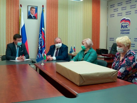 Партийцы помогут пенсионерке восстановить сгоревшую квартиру
