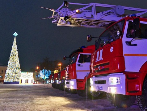 В честь 30-летия МЧС калужским спасателям передали 10 единиц спецтехники